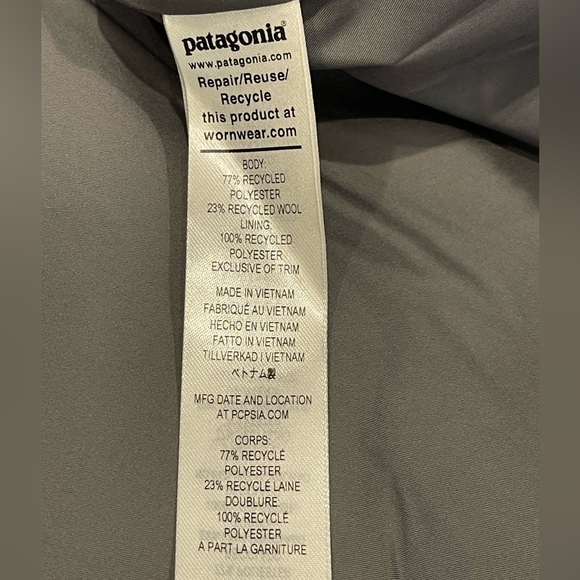 Patagonia Sherpa bomber jacket. Size L. Never worn, like new! - Picture 2 of 4